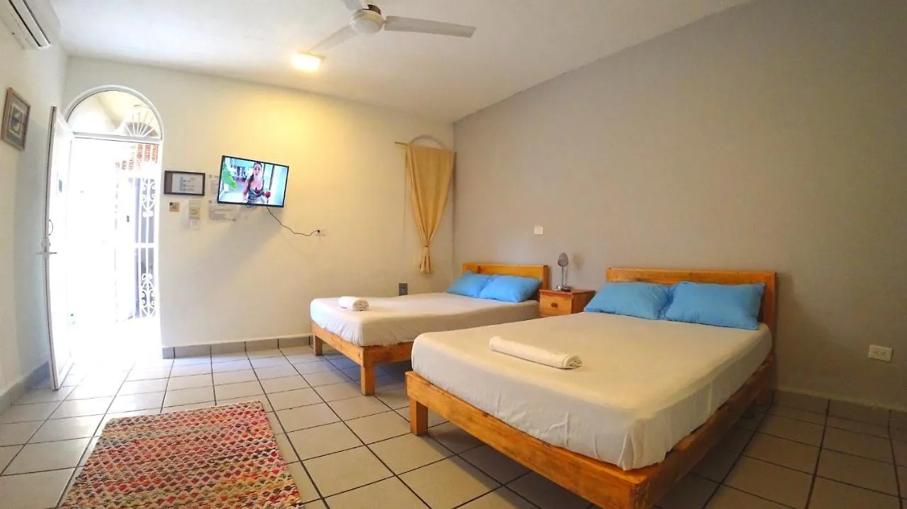 Izsla Suites Playa del Carmen 2*,